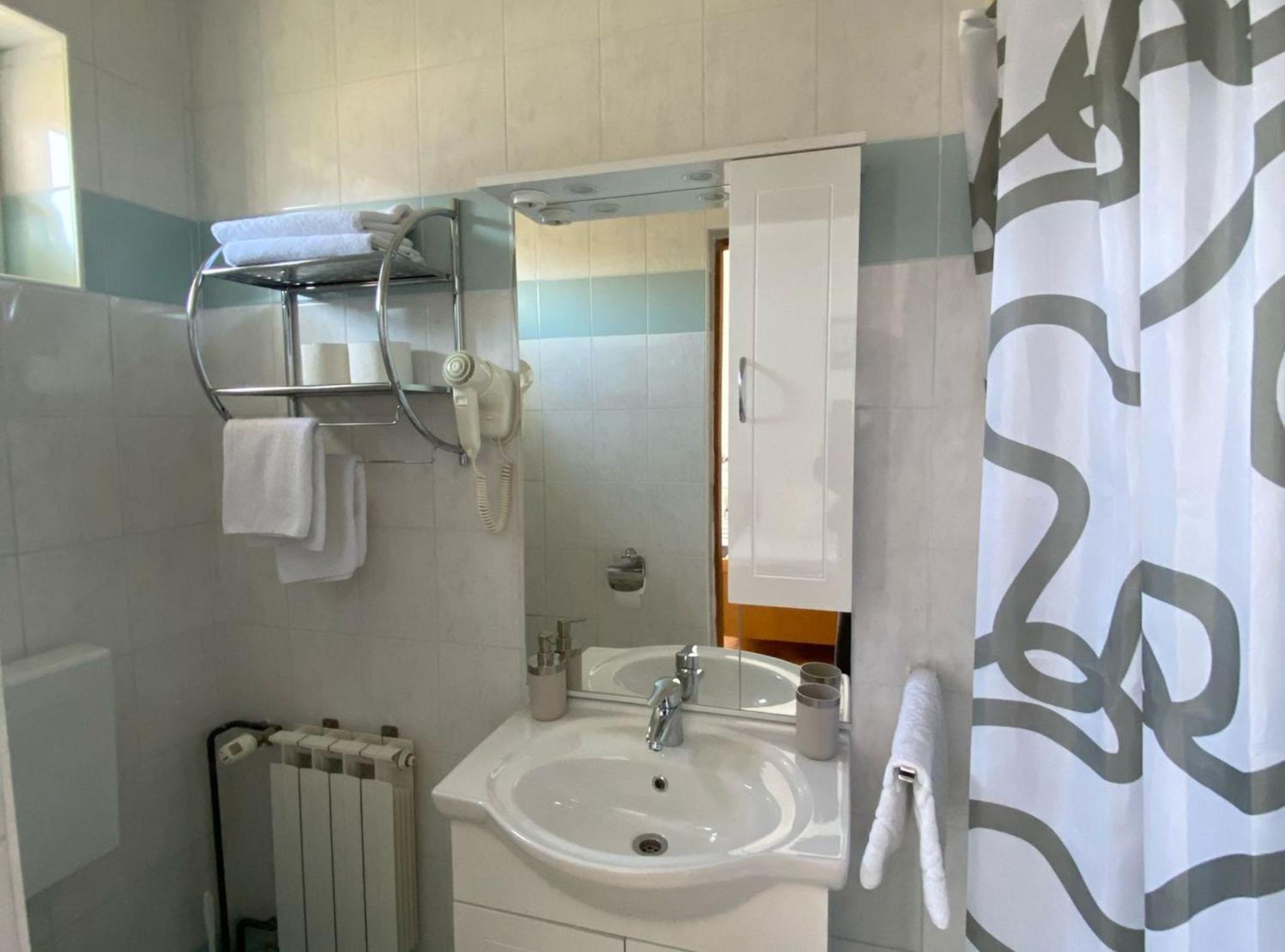 M&N Zafran Hotel Grabovac  Ngoại thất bức ảnh