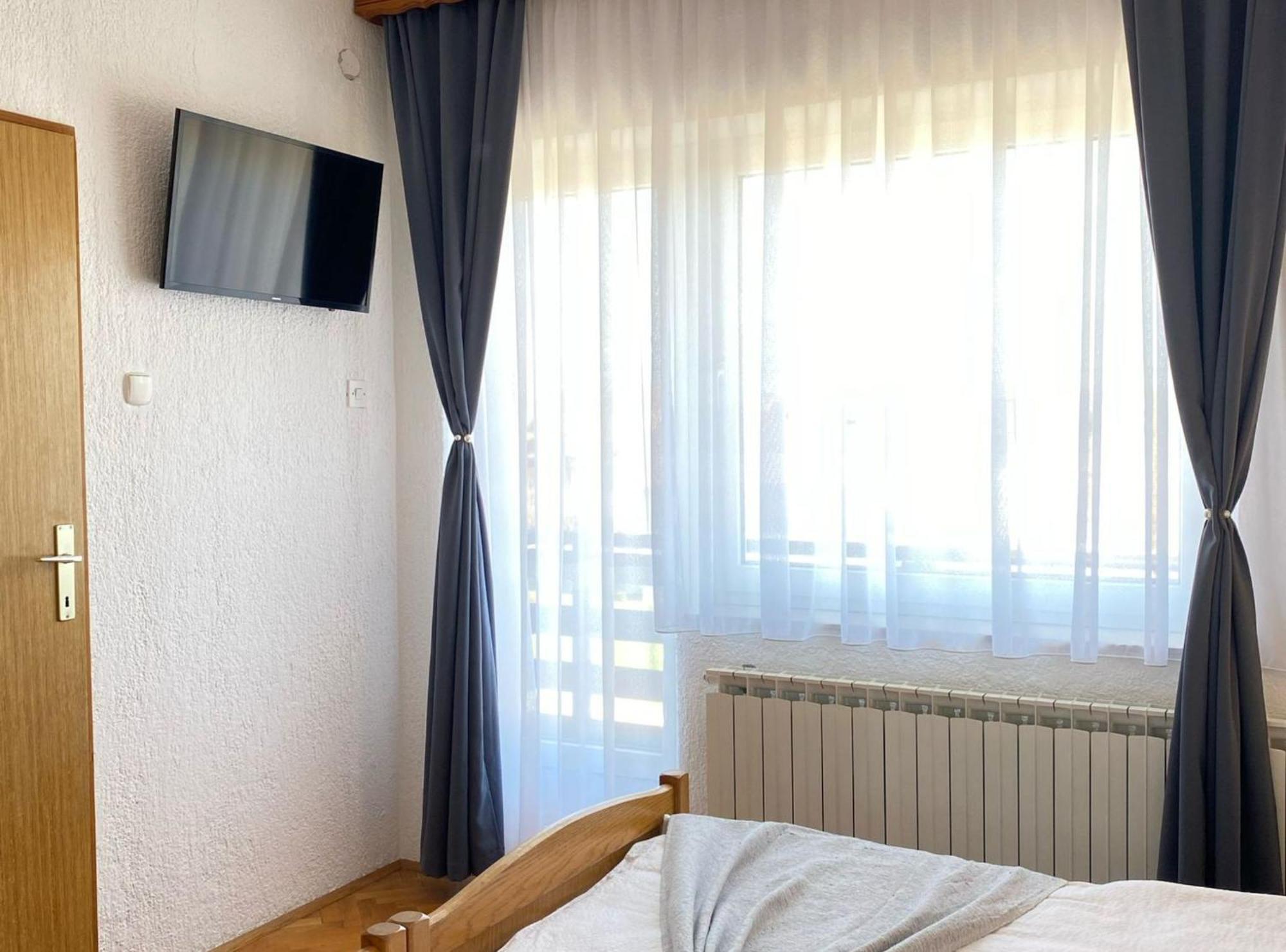 M&N Zafran Hotel Grabovac  Ngoại thất bức ảnh