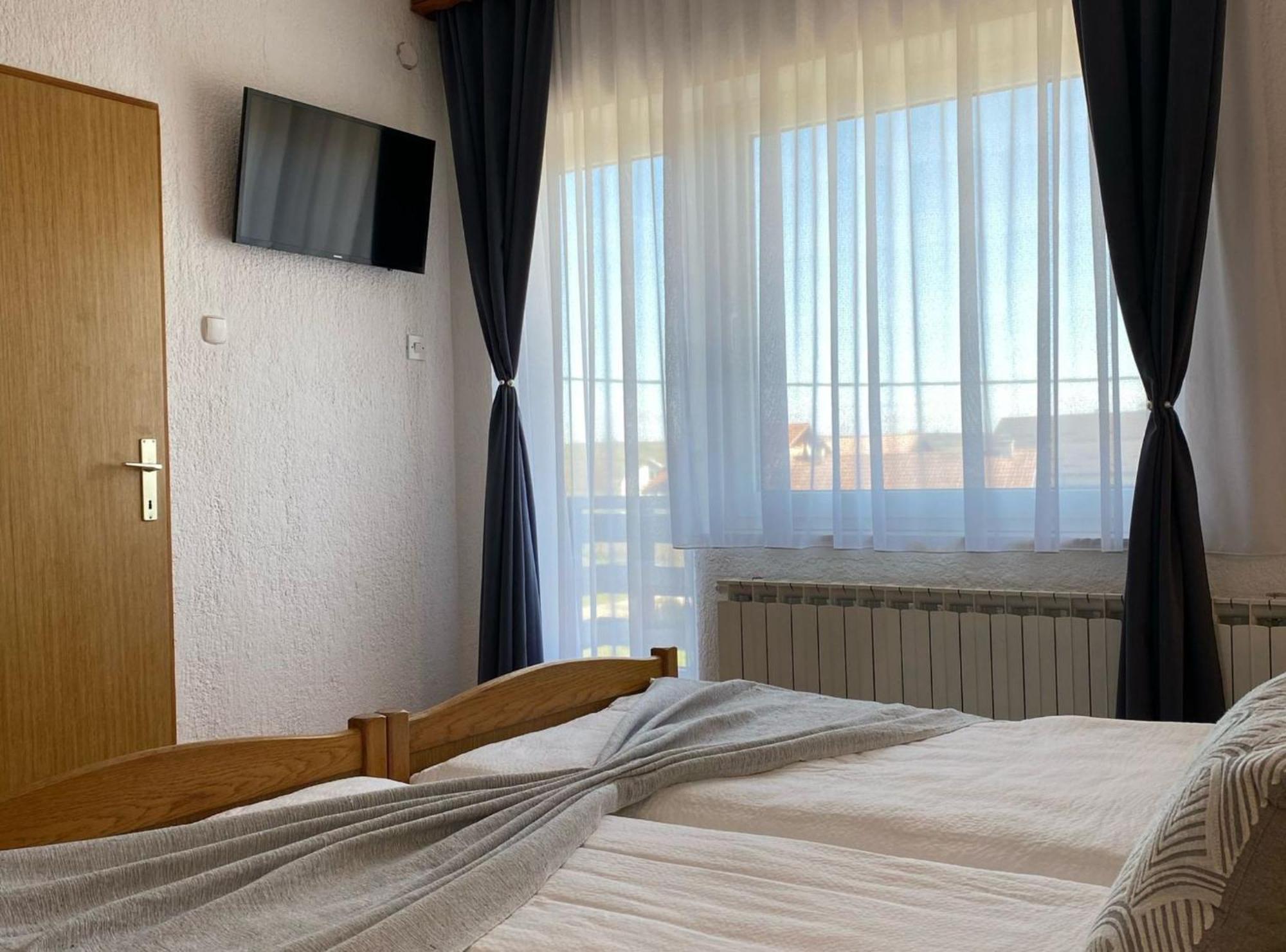 M&N Zafran Hotel Grabovac  Ngoại thất bức ảnh